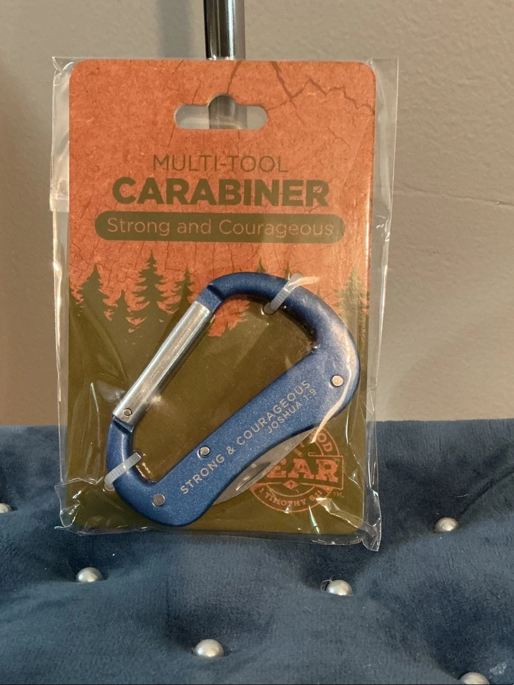 Men of God Gear Strong & Courageous Joshua 1:9 Multi-Tool Carabiner Blue NEW